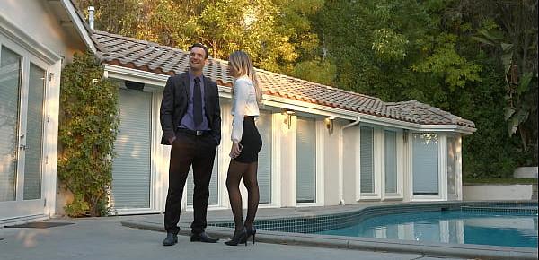  Real estate agent Natalia Starr wants to sell a house